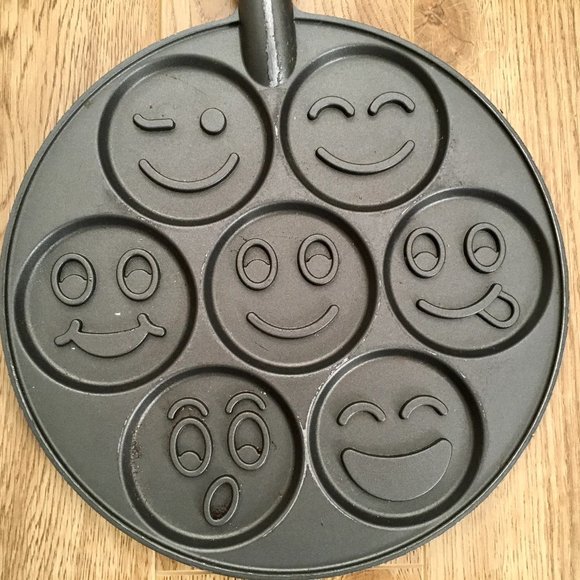 FUN Pancake Pan. Nordic-Ware Happy Face Quality Non-Stick Pan - Picture 1 of 10